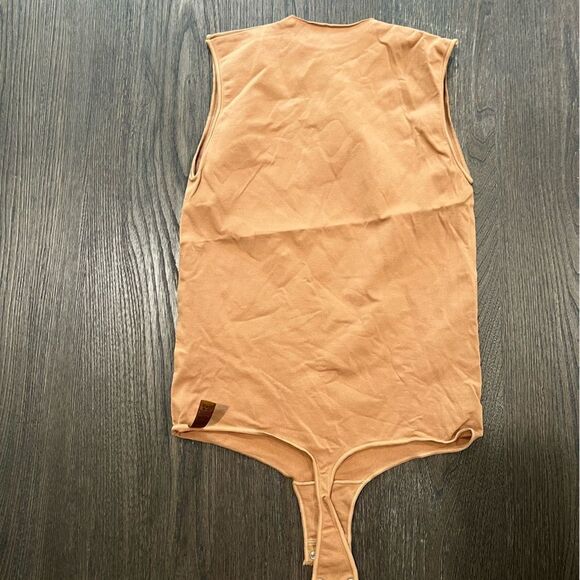 NWOT SKIMS Essential Crew Neck Sleeveless Bodysuit Orange - Size S/M - Picture 3 of 8